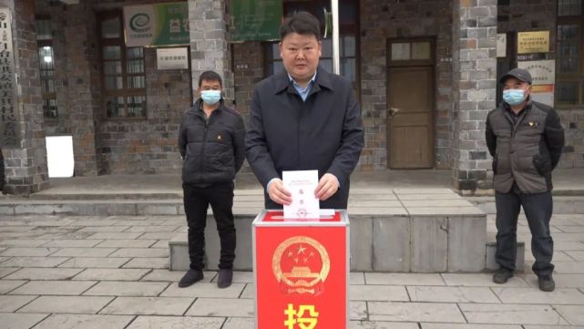 县人大常委会党组书记,县政协主席周传明,县委副书记任序江等县委,县