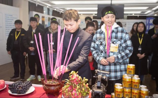 大唐房屋蜜蜂大电影《为明天》开机仪式在大唐房屋总部智远讲堂隆重举行