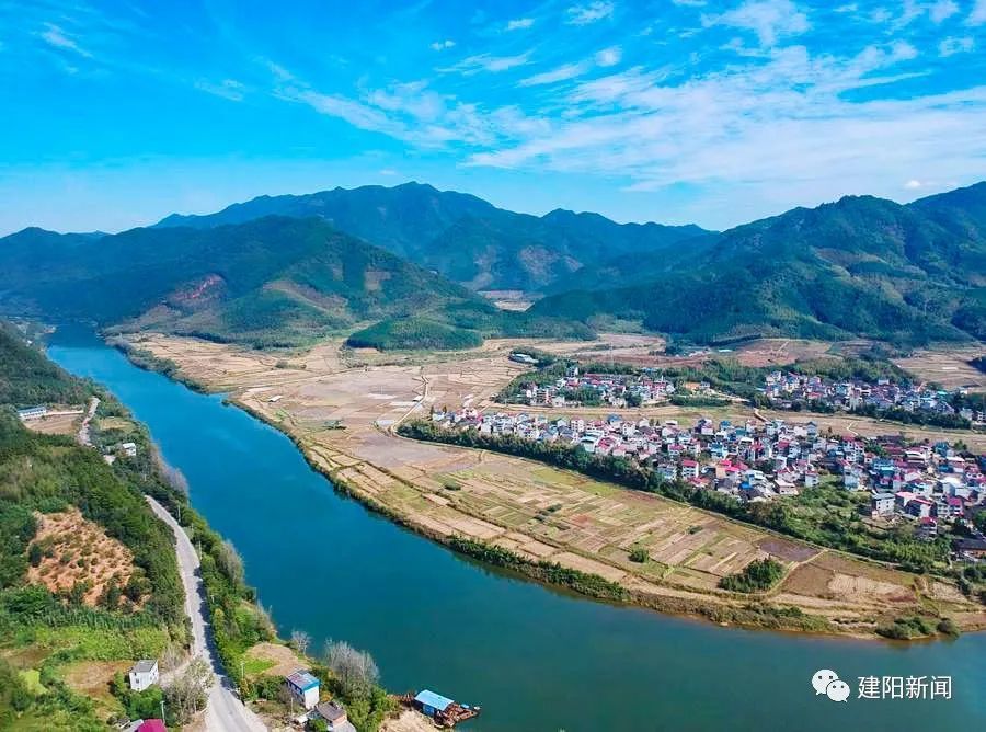 建阳区回龙乡:南浦溪流域风景如画 游人休闲度假好去处