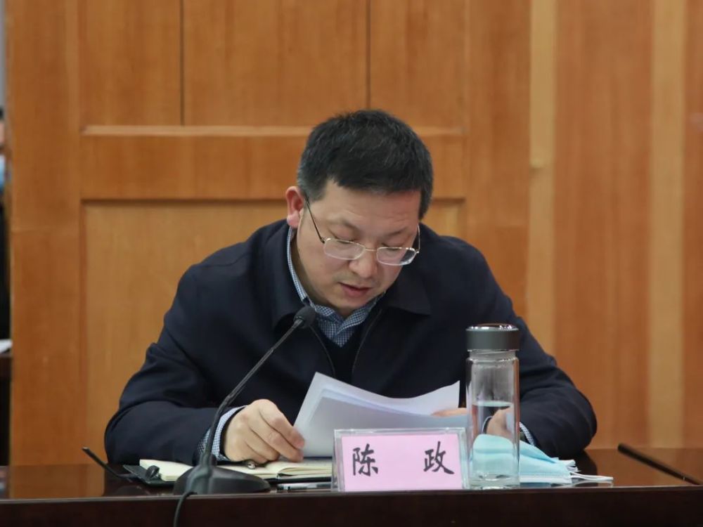 左右滑动更多区领导陈政,冯泉,于琦,陈海涛汇报相关工作情况.