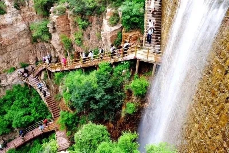 我国地大物博,各个省份都有其比较出名的景点,像河南的旅游景点一直是