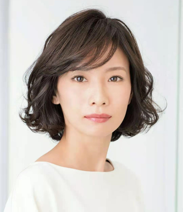 这才是中老年人最美的发型,柔美蓬松烫 减龄染发,想不年轻都难|发型