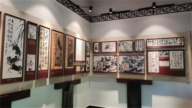 李苦禅作品展张若谷没有丝毫的不耐烦,而是对凌嵋琳耐心安抚.