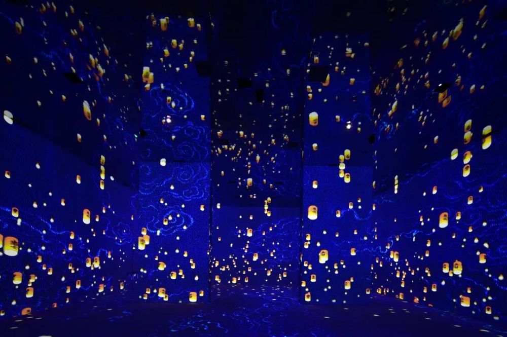 今天首场!来跟小虹一起体验世界级沉浸式光影艺术展