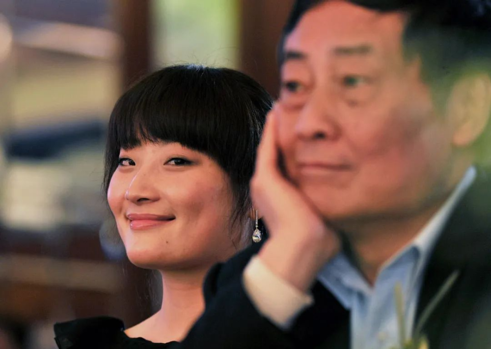 宗馥莉开始担任娃哈哈品牌公关部部长;自2020年3月起,又兼任娃哈哈