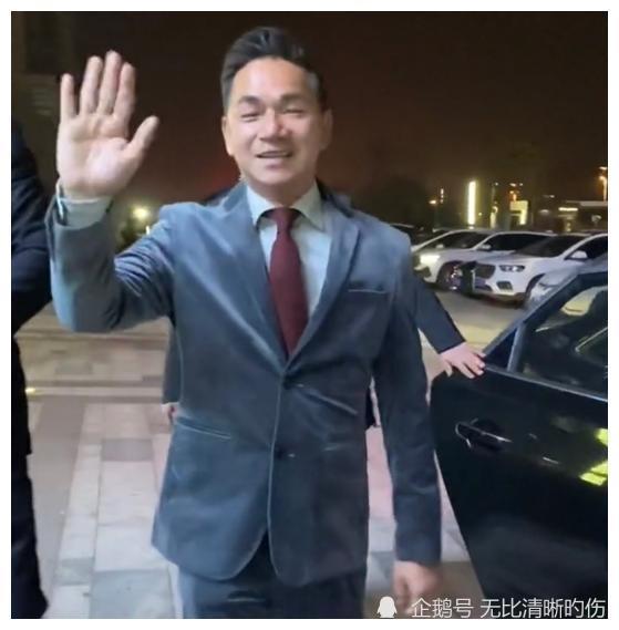 在现实生活当中,一个已经到了57岁的男人,也即将到了退休的年纪,无论