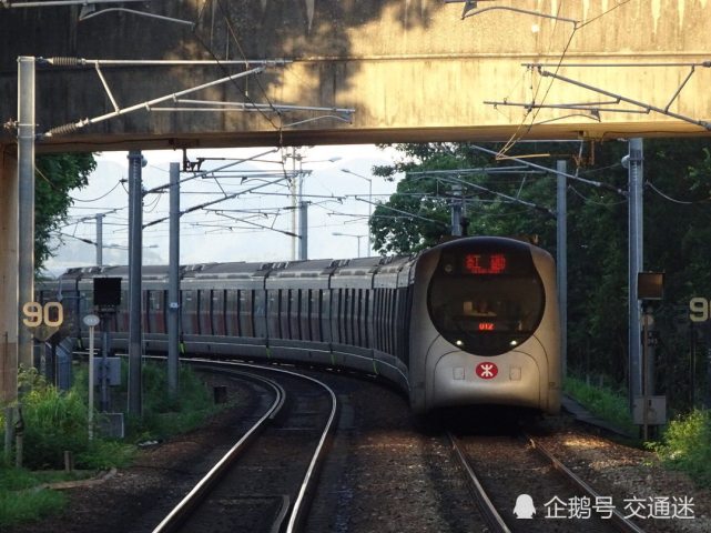 港铁东铁线列车很立体