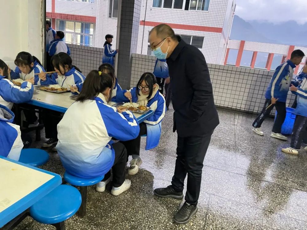 事件追踪学生反映学校食堂问题南江县教科体局高度重视责成学校立即