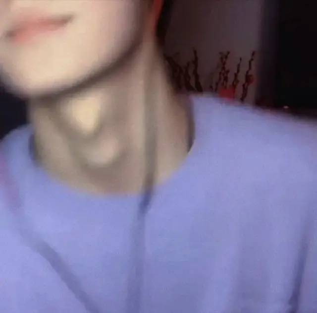 头像丨张真源喉结腹肌壁纸分享