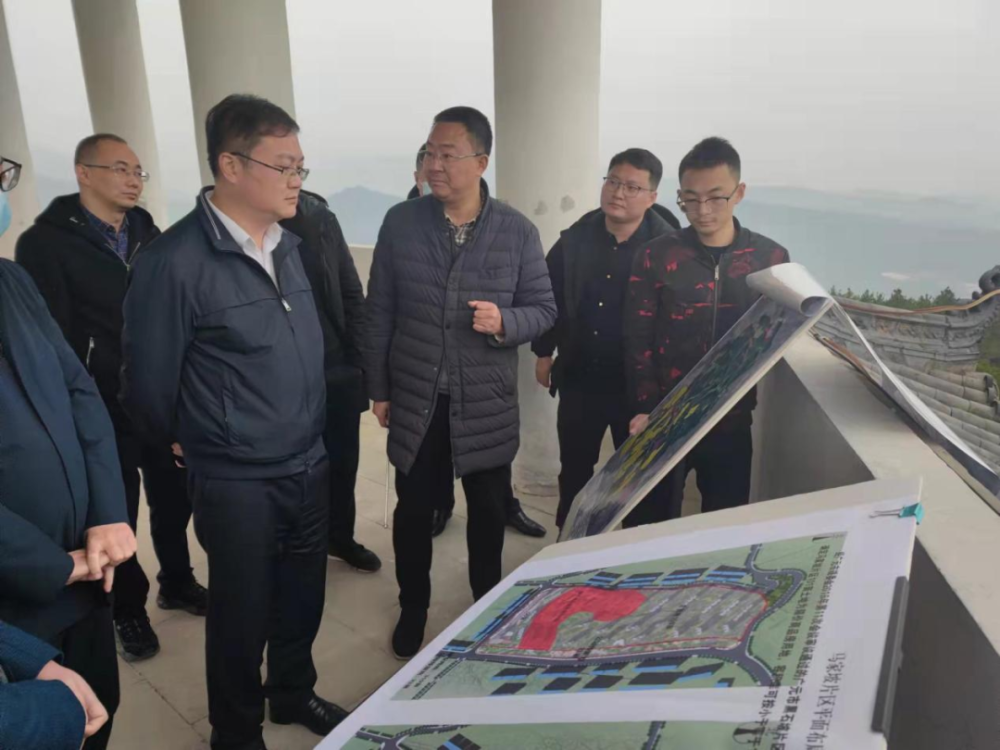 蒙宇指出,黑石坡森林康养旅游度假区是省,市重点文旅项目,是广元城市
