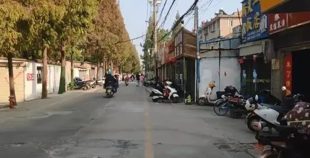 江苏盐城,正在拆迁的育才巷,一条消失的美食街引起很多人的回忆!
