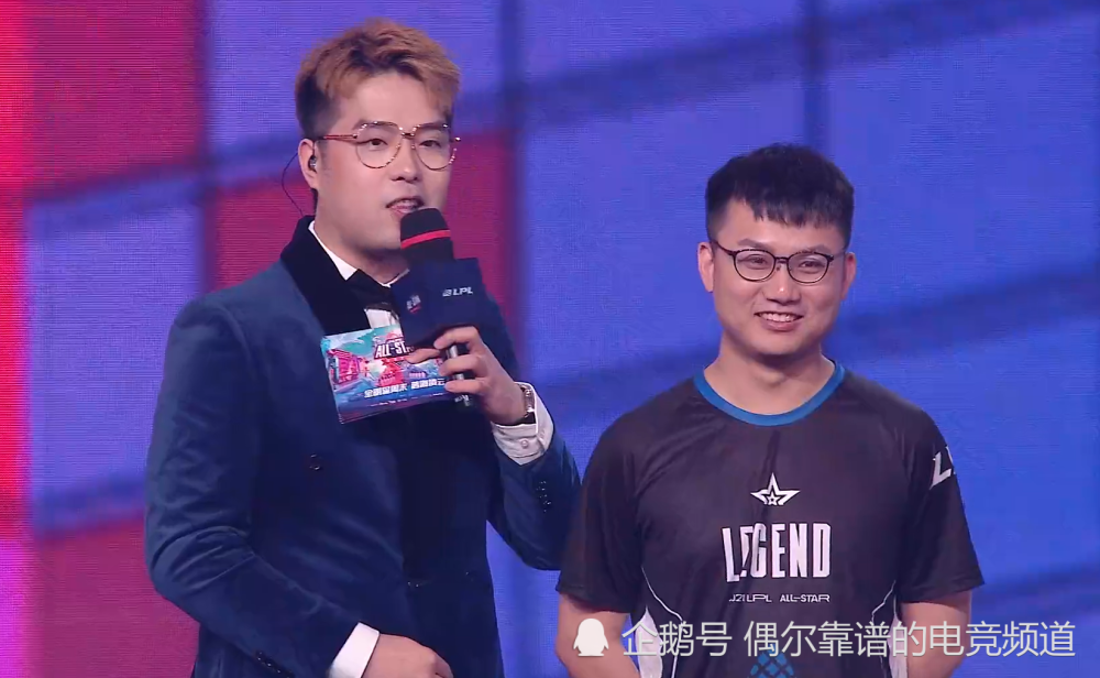 刘航:今天为什么这个造型呢?姿态:我看史森明平时都这么穿的,挺拽的.