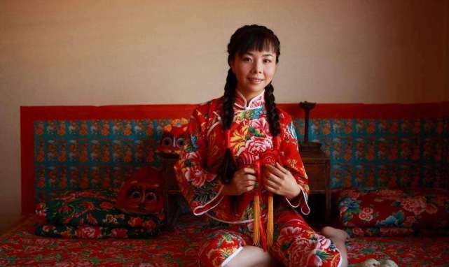 参观王二妮住的豪宅:独栋豪华大别墅,装修奢华像个皇宫