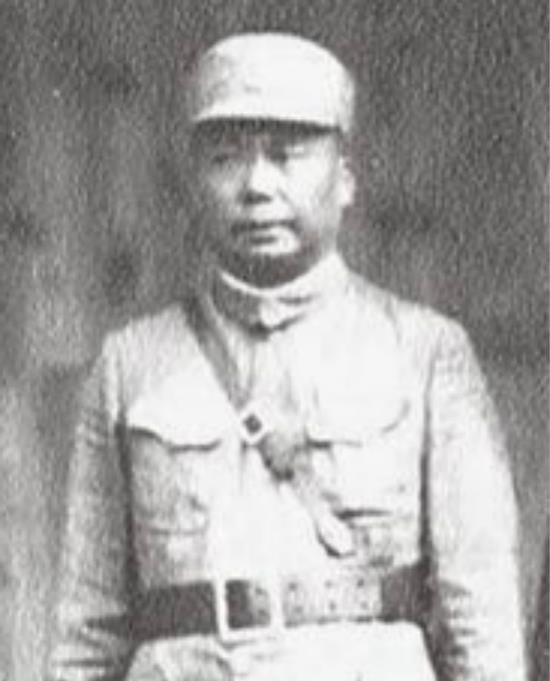 熊克武这个四川督军也没当多久,川军将领便又纷纷想着"倒熊,为了让