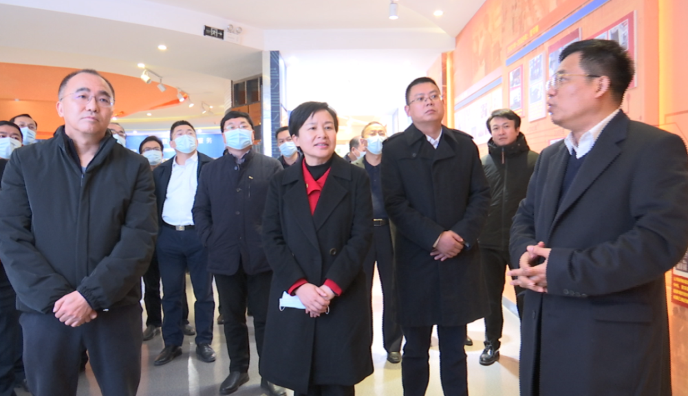 委员,县政协主席陈世龙,县委委员,县人大常委会主任秦新平及赵小虎,邱