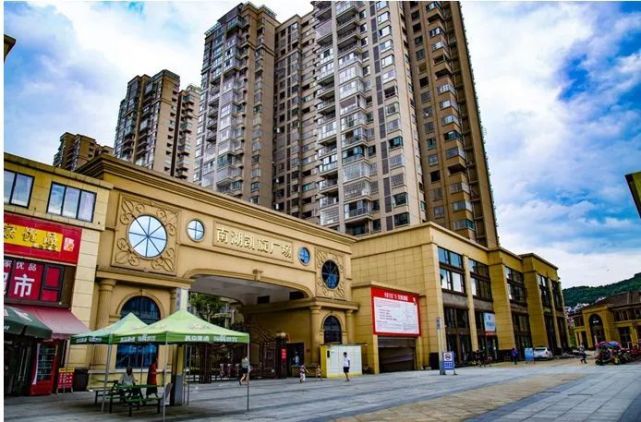 资中县水南镇和鸣大道139号凤凰城小区50.
