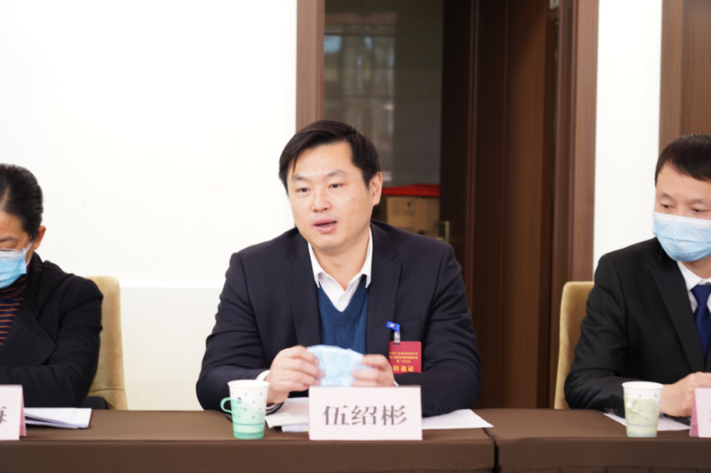 伍绍彬认为,政协常委会工作报告和提案工作报告体现了两个"实,一个是