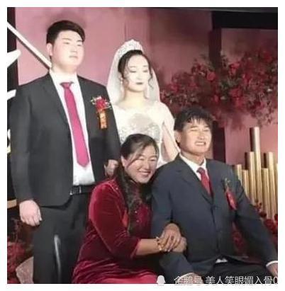 陈亚男退还彩礼后和大衣哥一家一拍两散为何主持人劲彬遭质疑