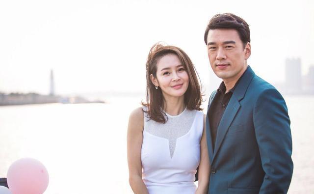 演员于明加:相亲嫁普通职员,恩爱多年生两女,被宠成宝