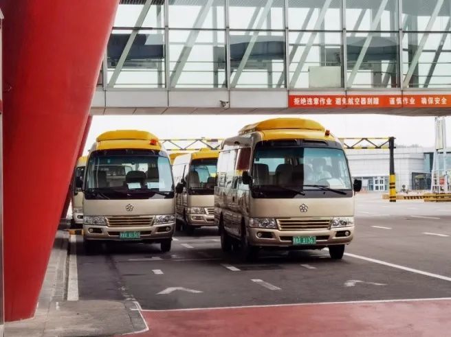 助民航绿色发展格力钛机场摆渡车驶入杭州萧山机场