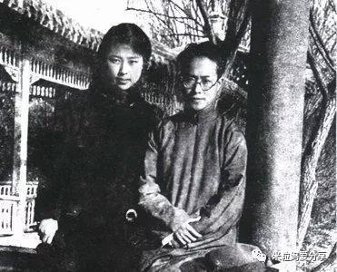 1933年,三姐张兆和与沈从文结婚,张充和去参加婚礼后,留在了北京,准备