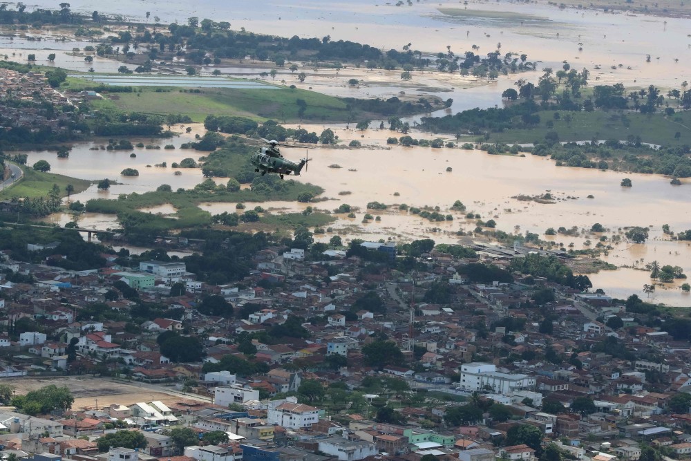 (外代一线)巴西巴伊亚州暴雨造成至少11人死亡