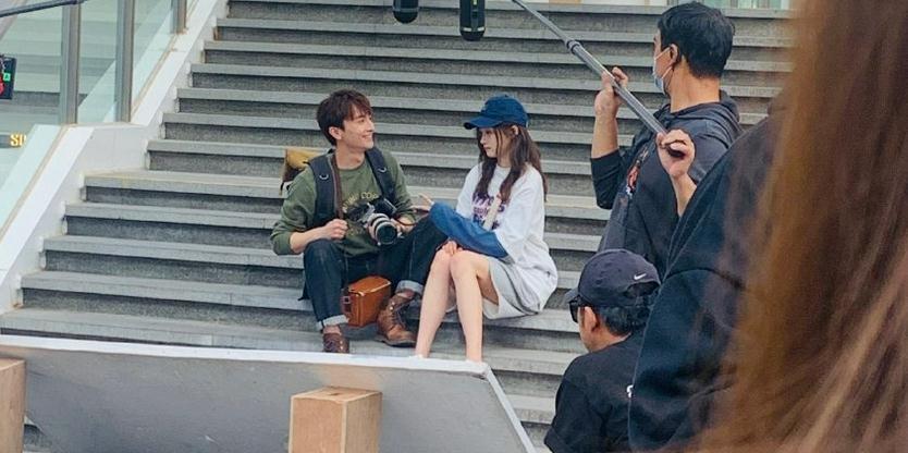 《二十不惑2》关晓彤牛骏峰同框路透曝光,帅哥美女同框好养眼