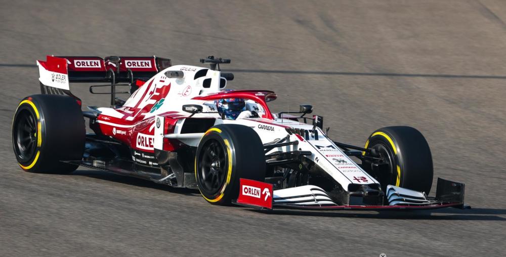 周冠宇首次驾驶24号阿尔法罗密欧f1赛车参加季后练习赛