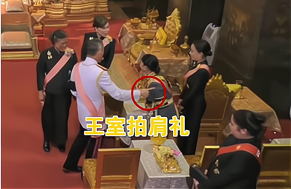 泰国小公主的高光时刻父亲以王室大礼相待长姐帕公主只能旁观