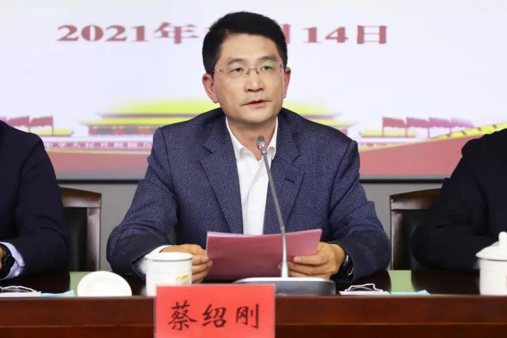 会上,刘峰宣读了连云港市委关于灌南县人民法院主要领导职务调整的