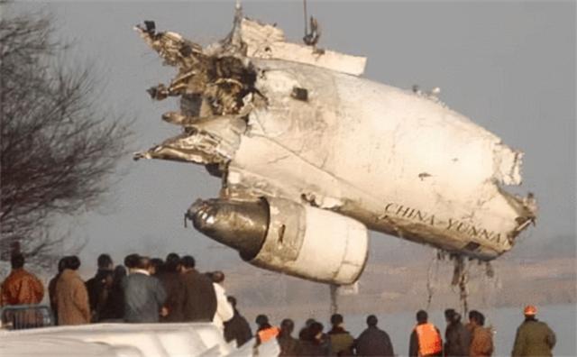 回顾西安空难:两个插座插反造成一起惨烈空难,160人魂断高空_腾讯网