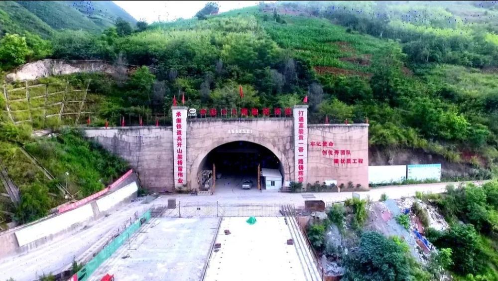 高黎贡山隧道进口段完成开挖任务系亚洲最长的山岭铁路隧道
