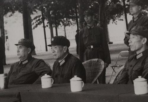 俗的表现,1949年他就已经是中国人民解放军第3野战军第21军62师政委了