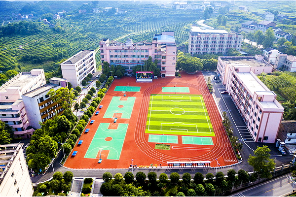 忠县新立中学校1958年建校,创办时只有两个班,占地7亩,1969年开办高中