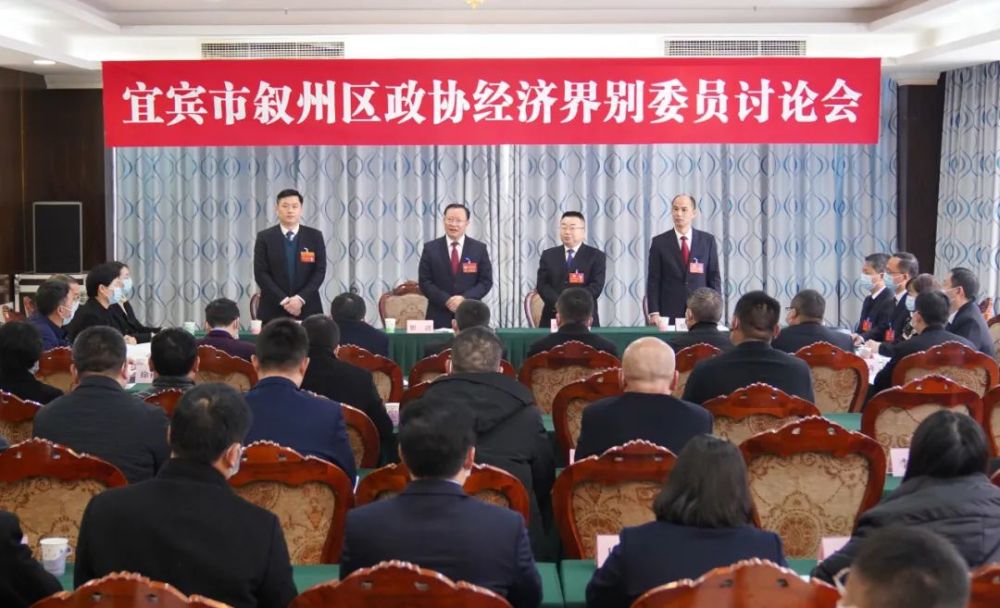 聚焦区两会瞿进钟建华伍绍彬看望慰问政协委员
