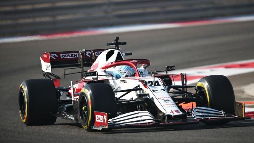 周冠宇首次测试阿尔法罗密欧f1赛车
