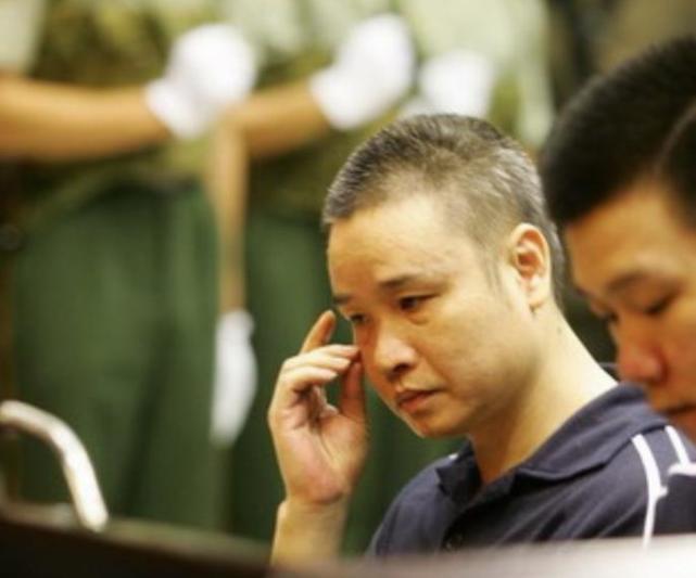 广州最大的黑帮头目简竹醒被捕时他在法庭上说了这样一段话