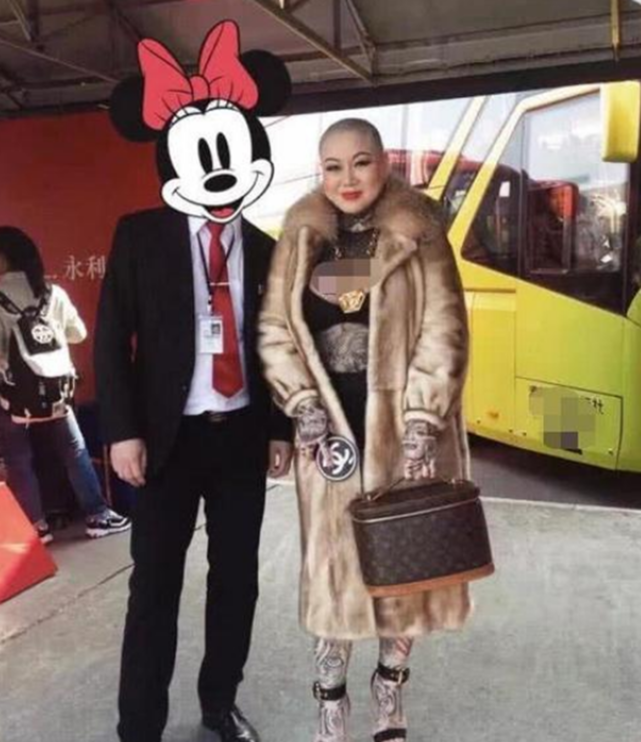 2019年,富婆"宾利姐"征婚,称结婚就送宾利车,如今她了