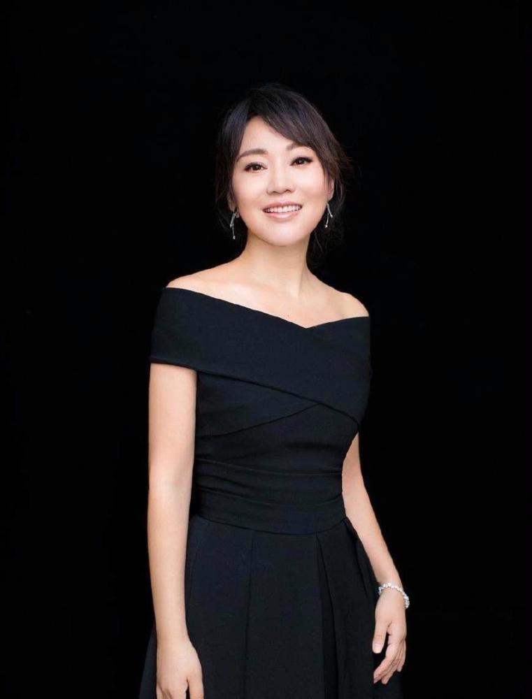 "鲜肉收割机"的闫妮,她的快乐你不懂