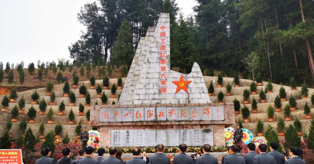 困牛山红军壮举纪念碑困牛山红军跳崖的真相被揭晓之后,当地的政府于