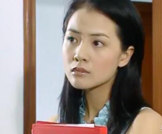 陆婉玲饰演的康枝子并未能在《外剧》里面立足得了太久时间,于是她在