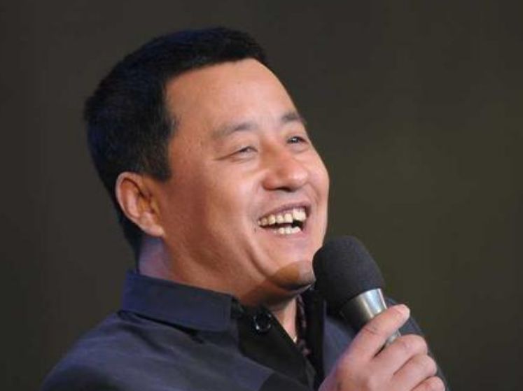他是那个饰演"乡村爱情"中长贵的人.他不应该背着师父接私活.