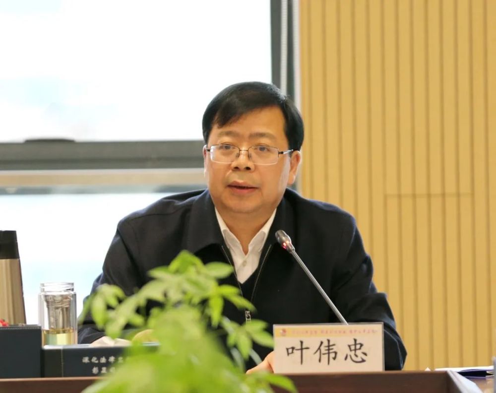 会上,党组副书记,常务副检察长黄贤宏传达学习了省委袁家军书记和王浩
