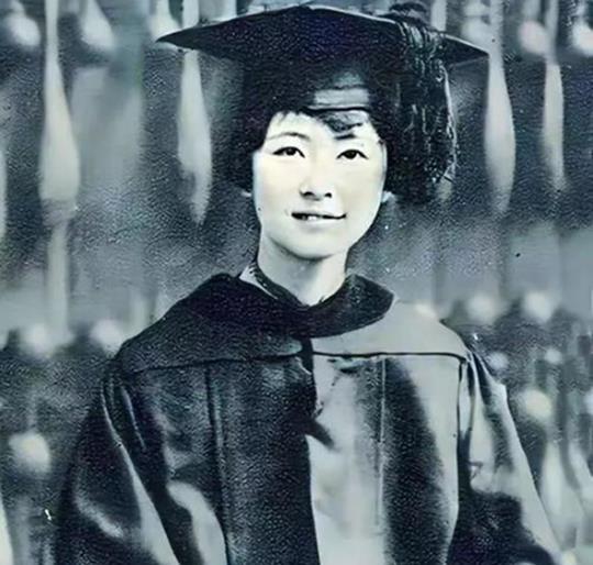 周如枚遵循父亲的意见,便和梁从诫协商,希望梁鉴能够改姓周.