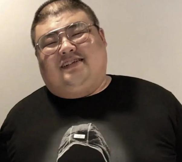 久而久之,北京胖姐的体重也跟随者她的知名度,呈现出不断上涨的趋势