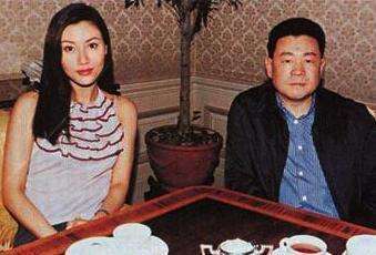 "玻璃大王"曹德旺,为红颜知己跟妻子摊牌,妻子:只要和