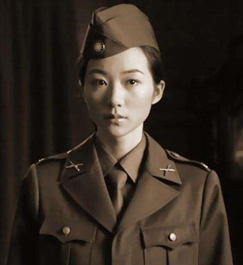 国军军统女少将姜毅英40岁再嫁商人活了98岁孙女是台湾名模