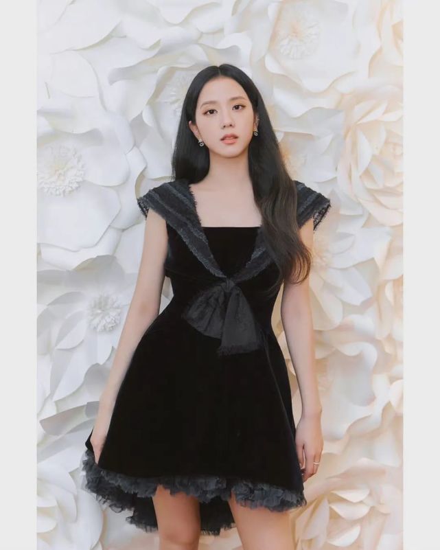 金智秀 | 16日身穿christian dior 2019春夏高定系列黑色礼服出席其