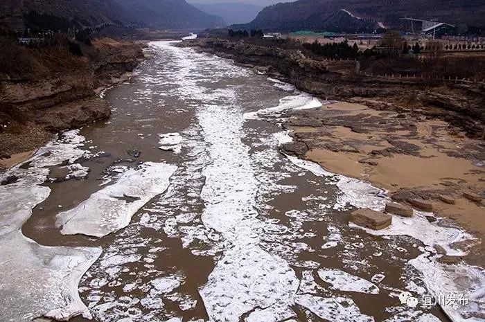 黄河壶口瀑布今冬首次出现流凌