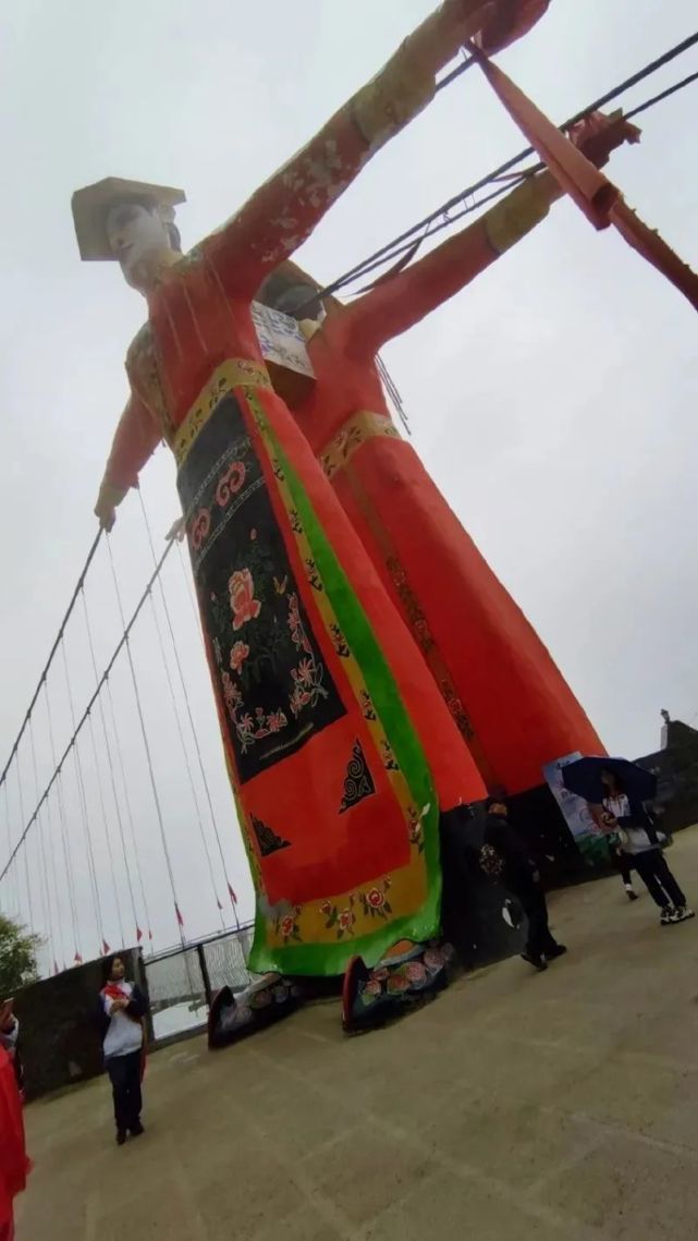 这是在桥上索命吧!